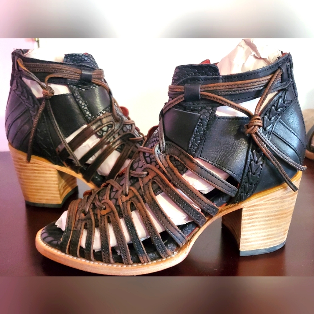 FREEBIRD WAZEE 8 (9) BLACK SANDALS NIB
